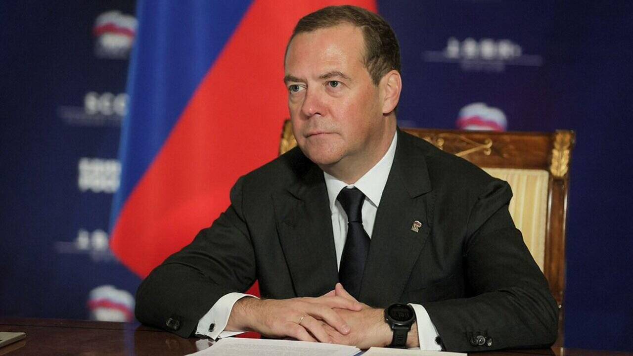 Медведев назвал обновленную Конституцию обеспечивающей развитие России