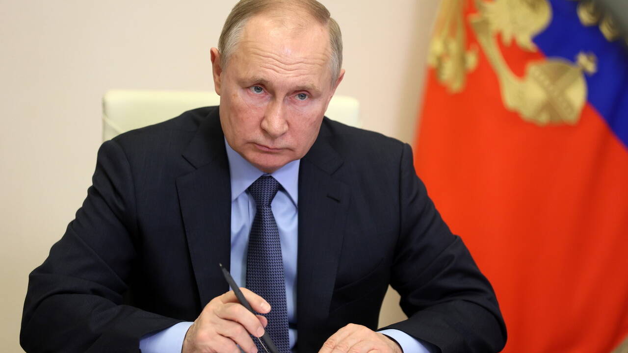 Путин призвал Макрона обеспечить безопасность и не продвигать НАТО на восток