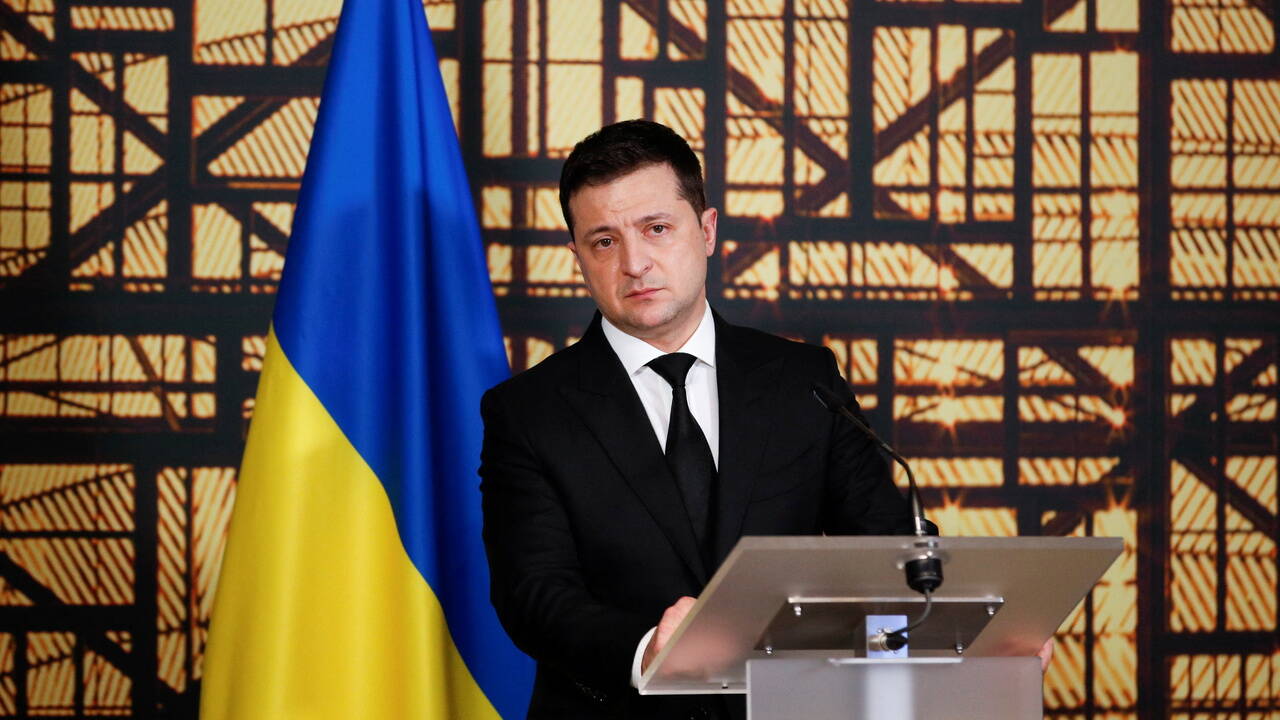Почти две трети украинцев выступили против выдвижения Зеленского на второй срок
