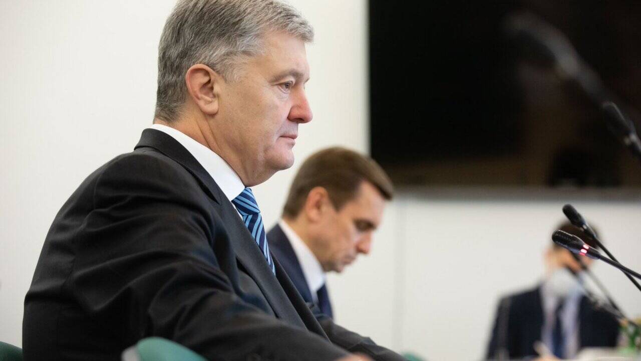 Адвокат Порошенко допустил арест его активов на Украине