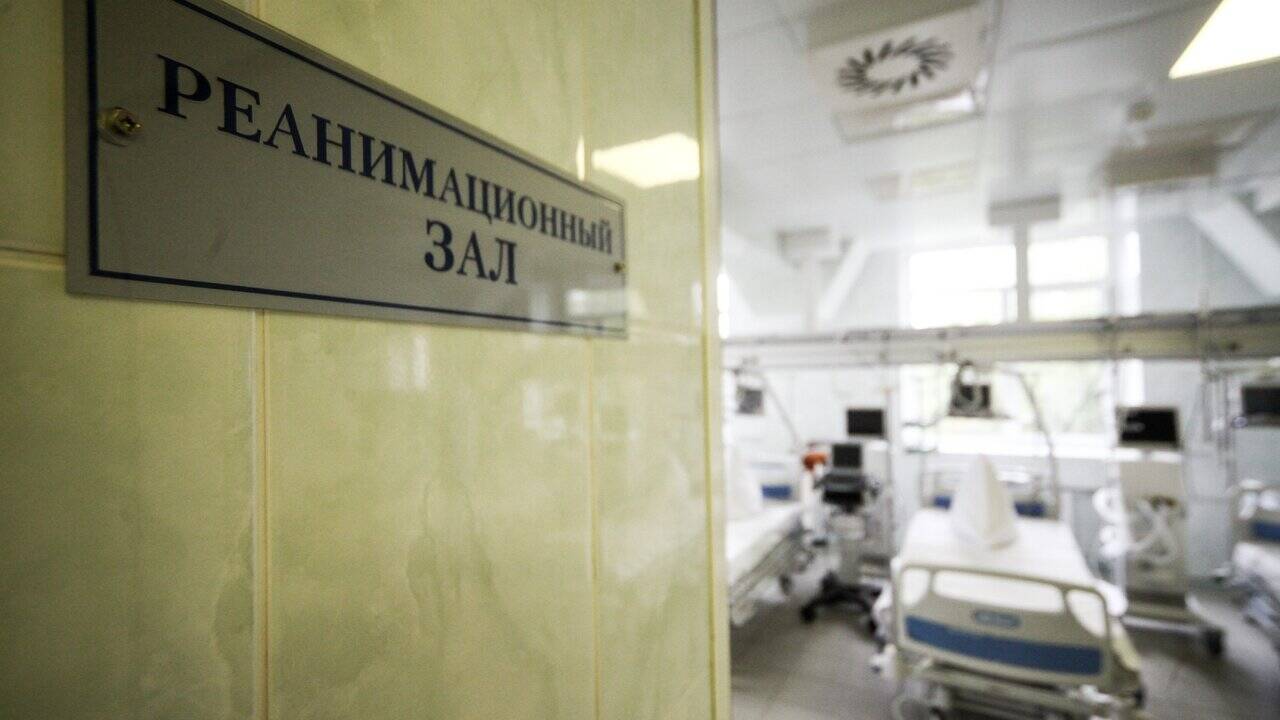Хирург выпал из окна седьмого этажа больницы в центре Москвы
