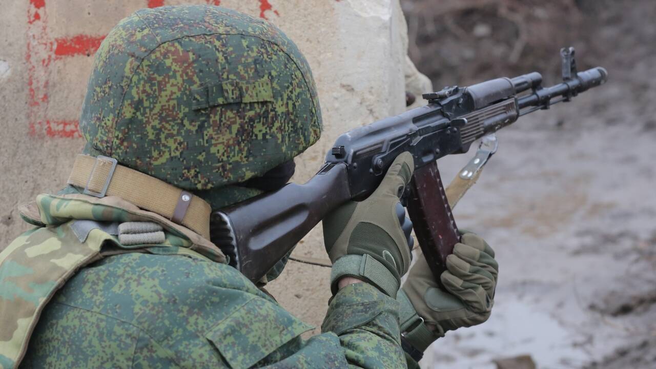 В ЛНР сообщили о стягивании вооружения к захваченной ВСУ школе