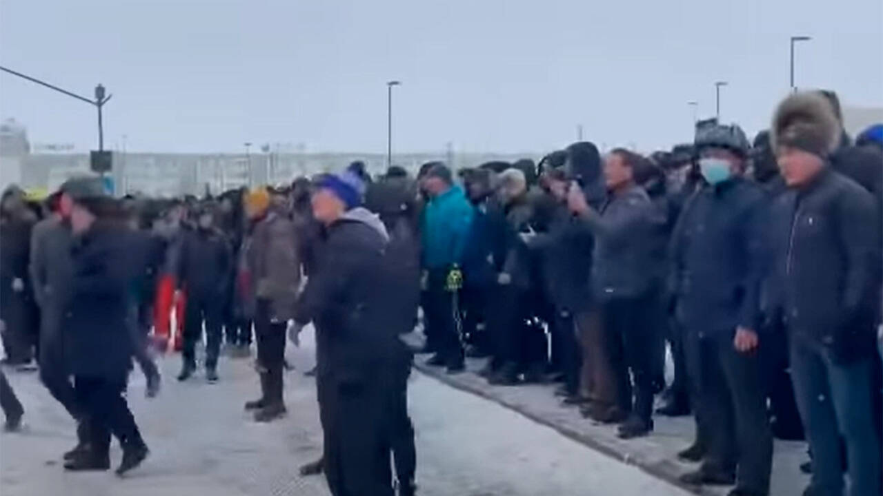 В Казахстане участники «газовых» протестов прорвали оцепление полиции