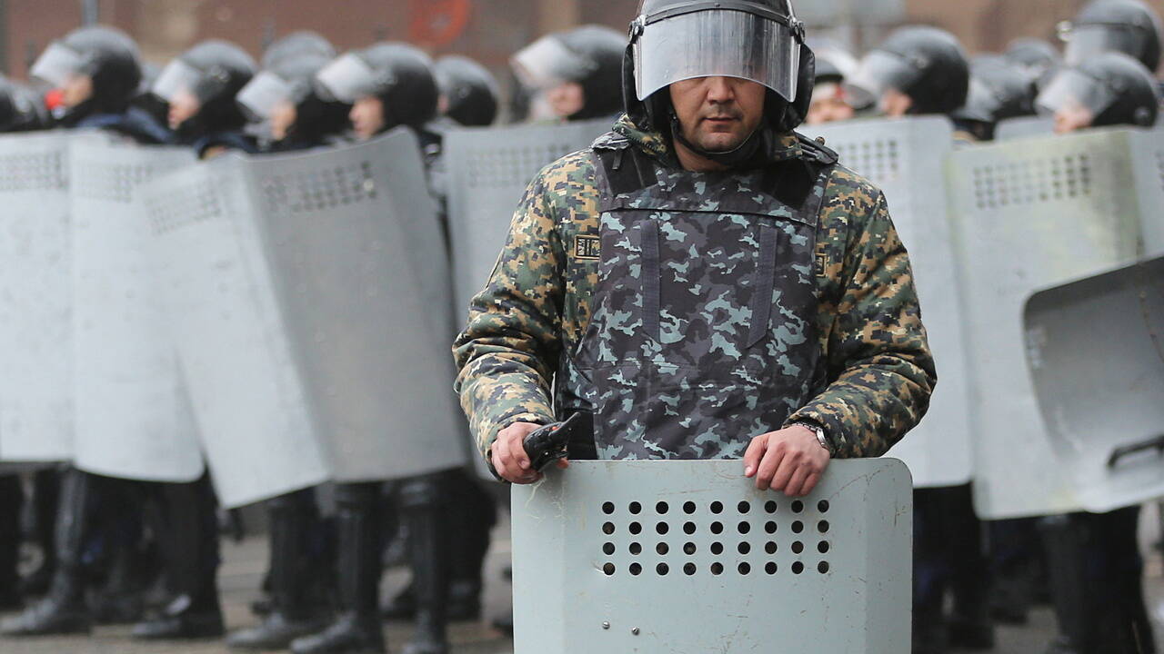 В столице Казахстана ввели чрезвычайное положение