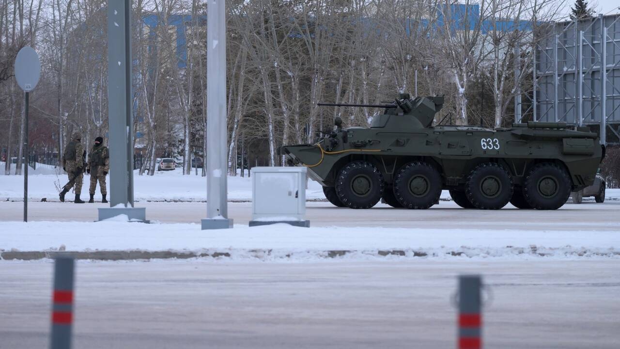 Стало известно о прибытии в Алматы первого борта российских войск