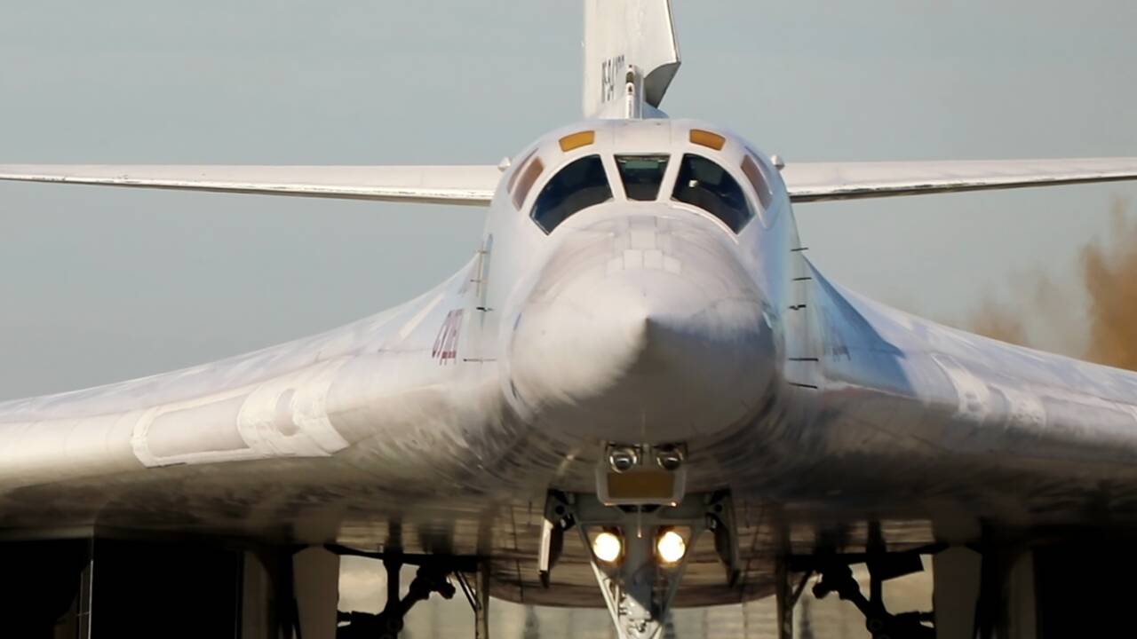 Первый построенный с нуля российский Ту-160М совершил полет