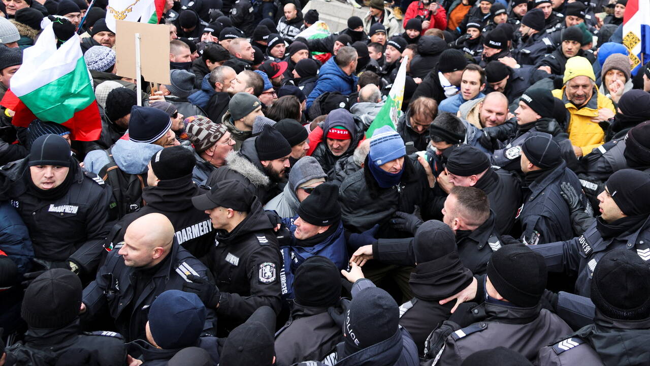 В столице Болгарии в ходе протестов пострадали полицейские