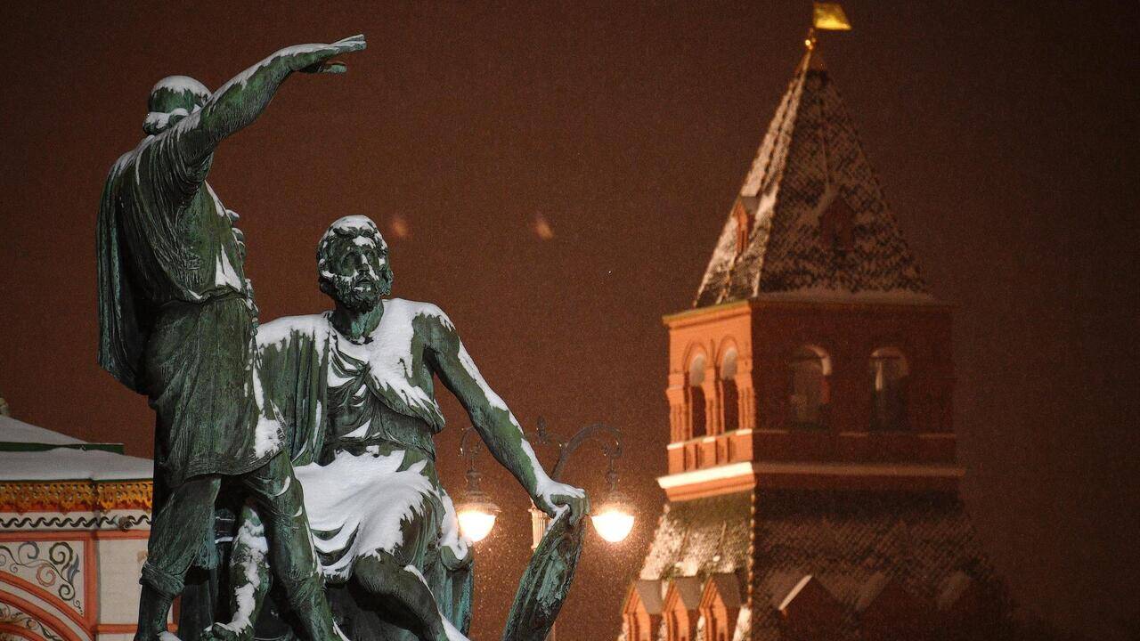 С Красной площади убрали памятник Минину и Пожарскому