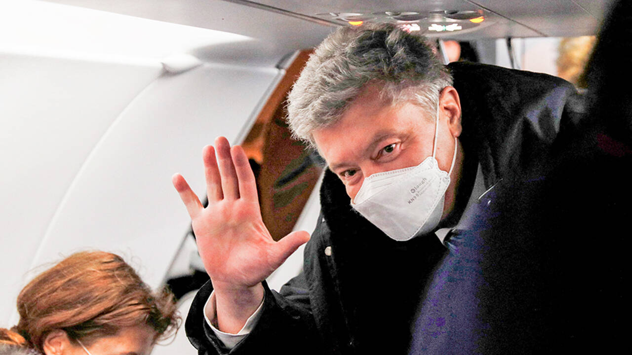 Порошенко прилетел в Киев по расписанию