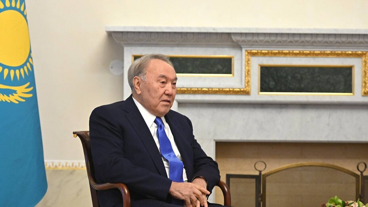 Назарбаев назвал себя пенсионером
