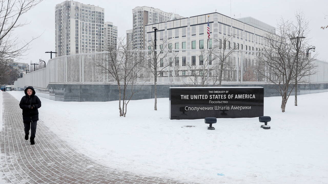 В Киеве прокомментировали решение США об эвакуации дипломатов с Украины