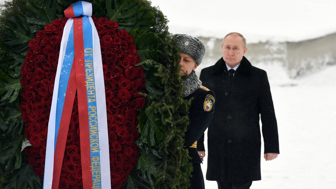 Путин посетил могилу умершего в блокаду брата