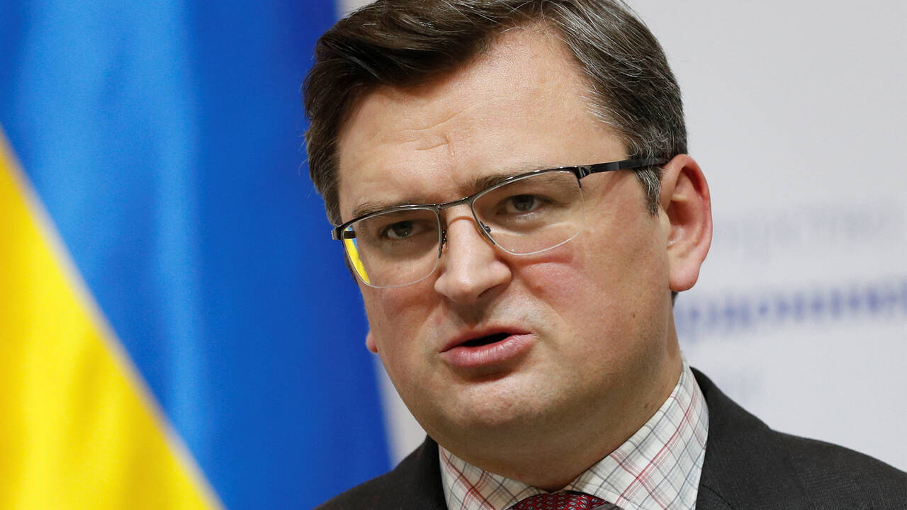 Украина пригрозила достойным ответом на инцидент с флагом в Словакии