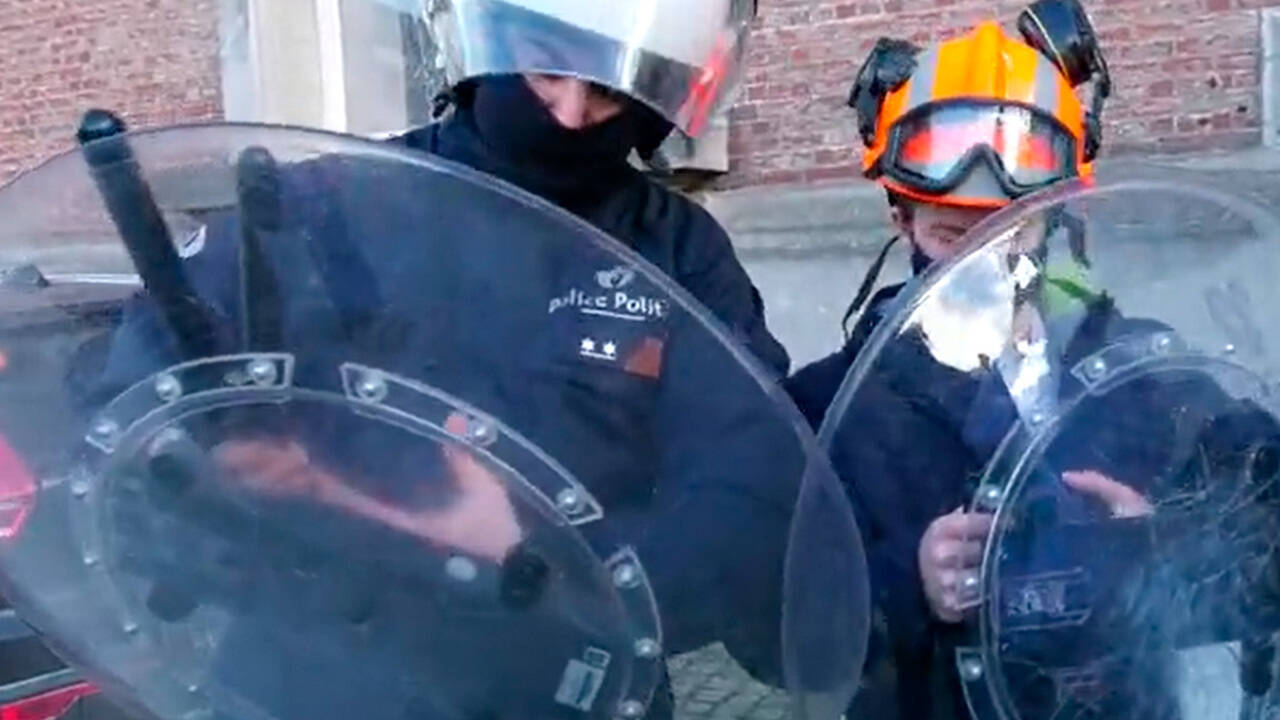 В Бельгии полиция научит школьников разгонять митинги
