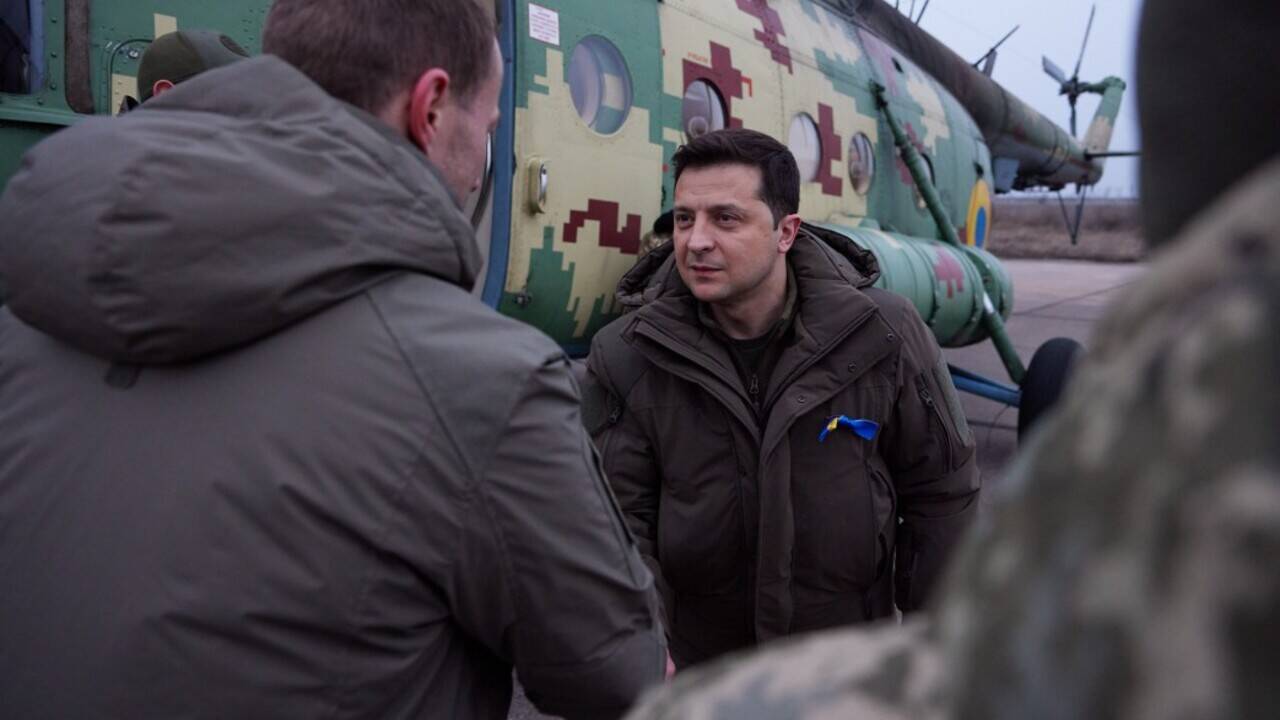 Зеленский приехал на передовую в Донбассе
