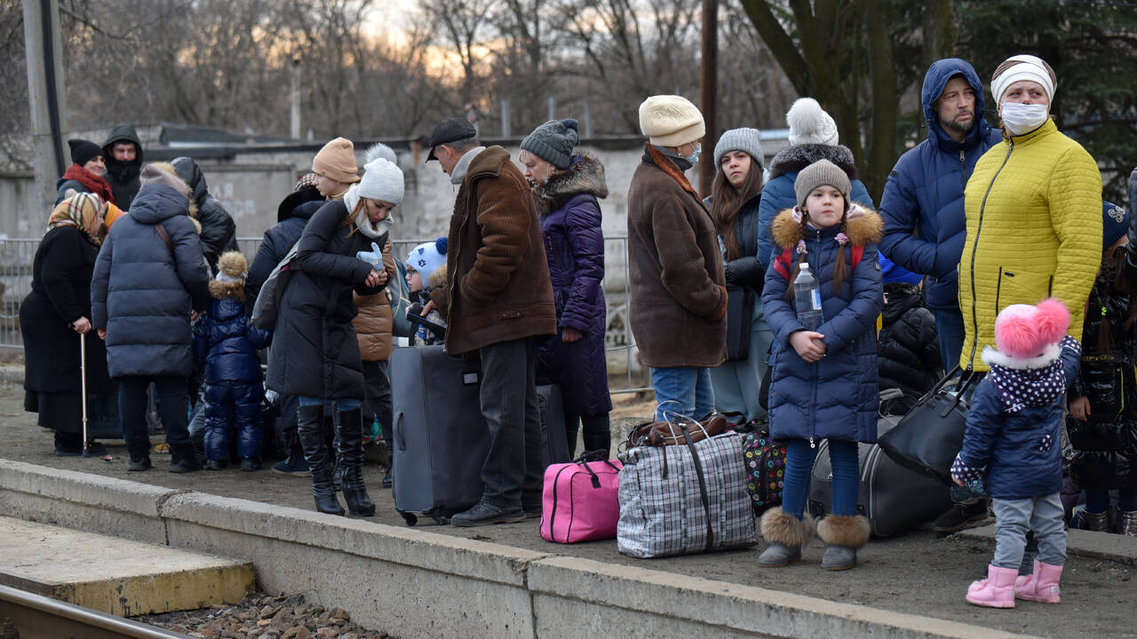 Беженцы из Донбасса начали получать обещанные Путиным выплаты