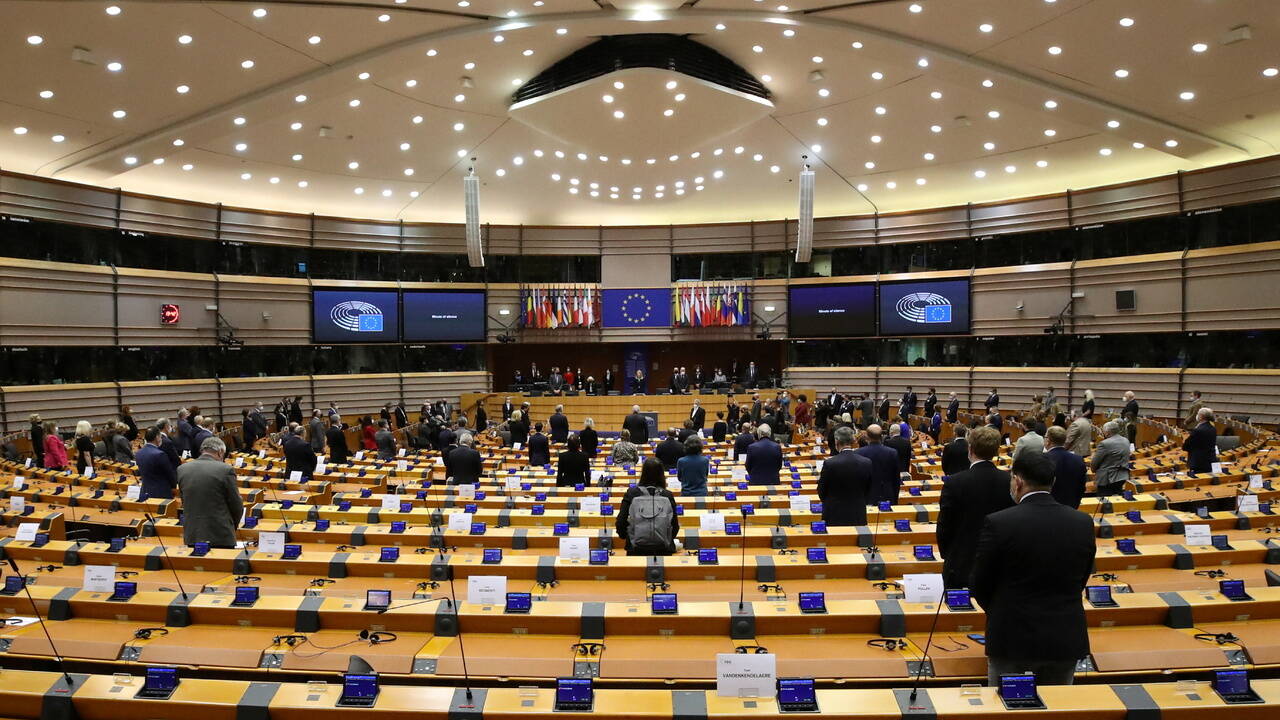 Крупнейшая фракция Европарламента призвала исключить Россию из экономики Европы