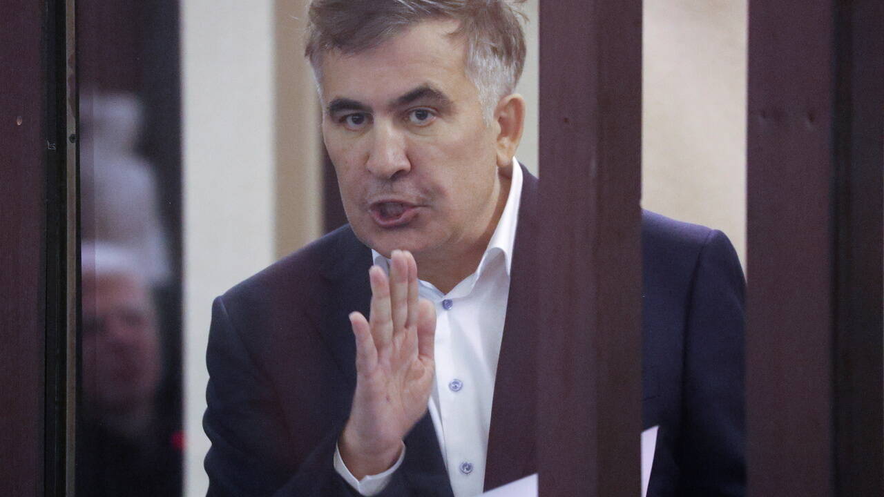 Саакашвили потребовал отправить его на Украину