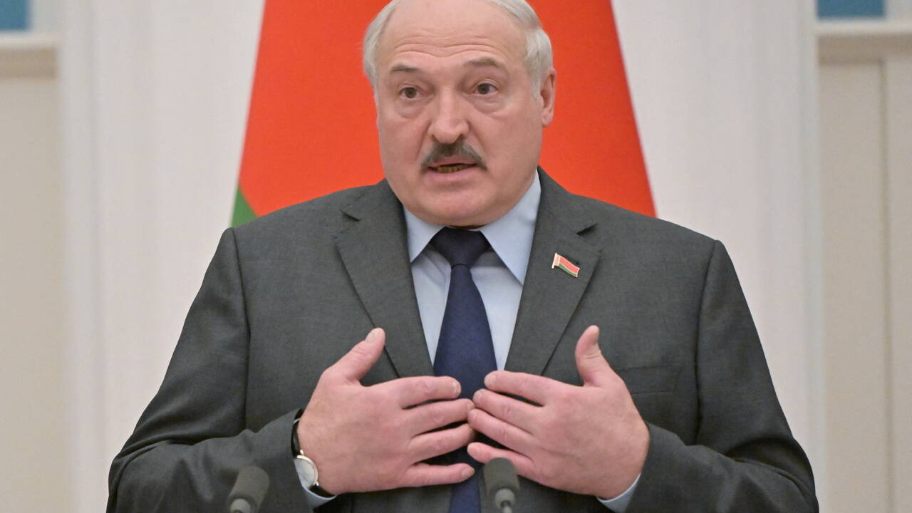 Лукашенко назвал тяжелым разговор с Зеленским