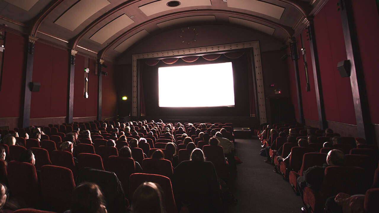 В кинотеатрах вместо отмененных западных премьер покажут российские фильмы