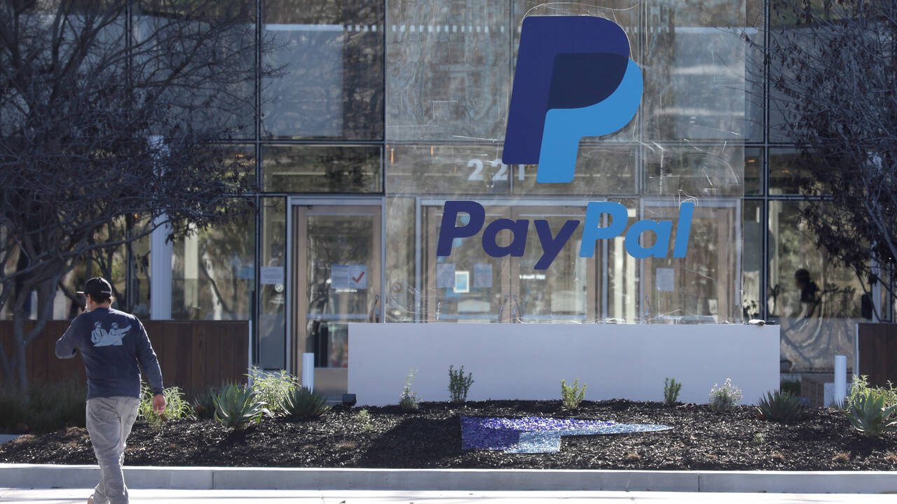 PayPal приостановил работу в России