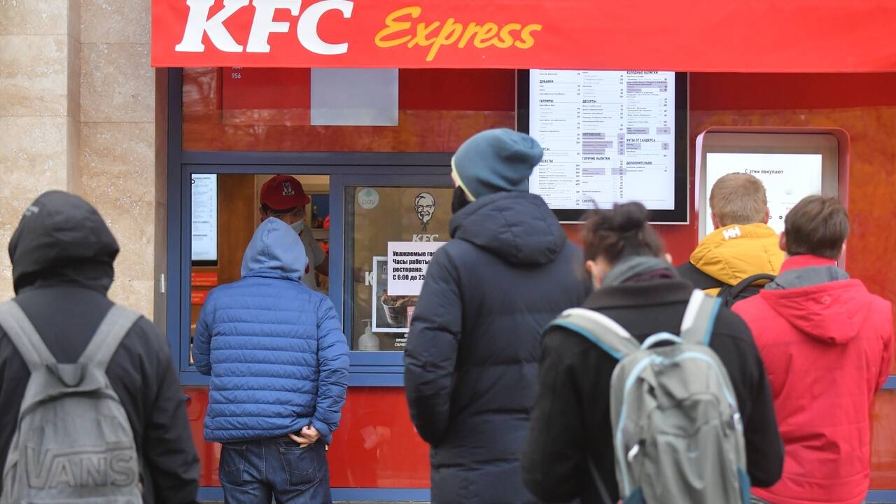 Владелец KFC и Pizza Hut объявил о приостановке инвестиций в Россию