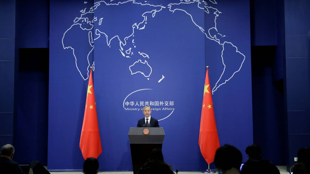 Китай пригрозил США принять контрмеры из-за санкций против своих чиновников