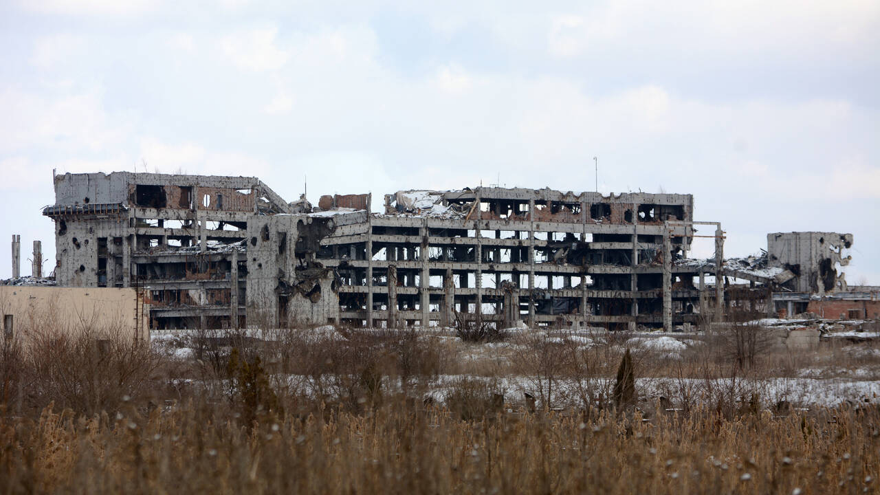 Разрушенный донецк. Разрушенный Донбасс аэропорт. Разрушенный аэропорт в Донецке. Аэропорт Донецк 2021. Донецкий аэропорт сейчас 2022.