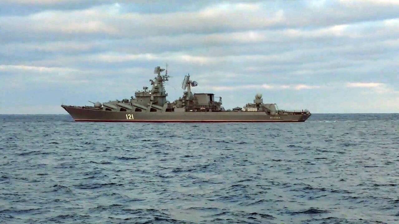 Близ загоревшегося крейсера «Москва» заметили самолет ВВС США
