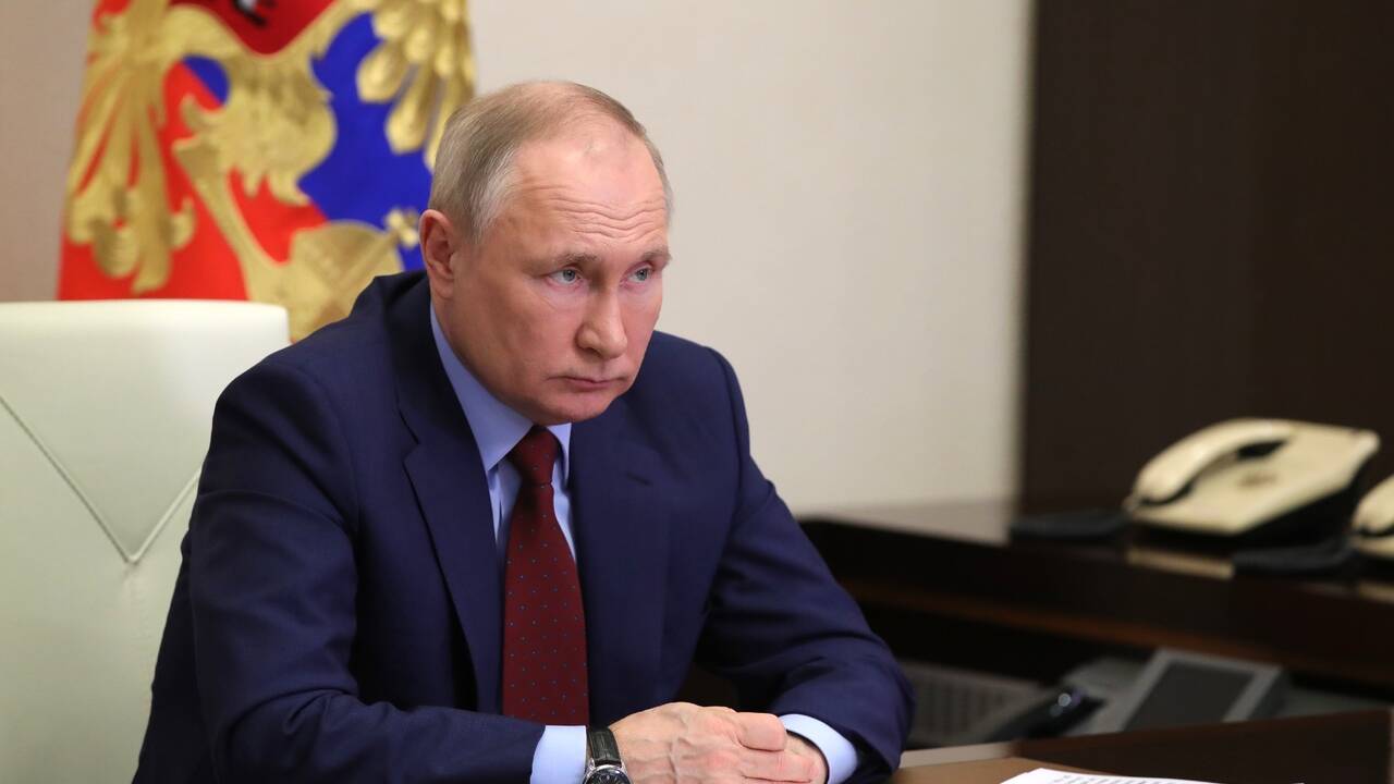 Путин призвал подготовить валютный рынок России к переменам
