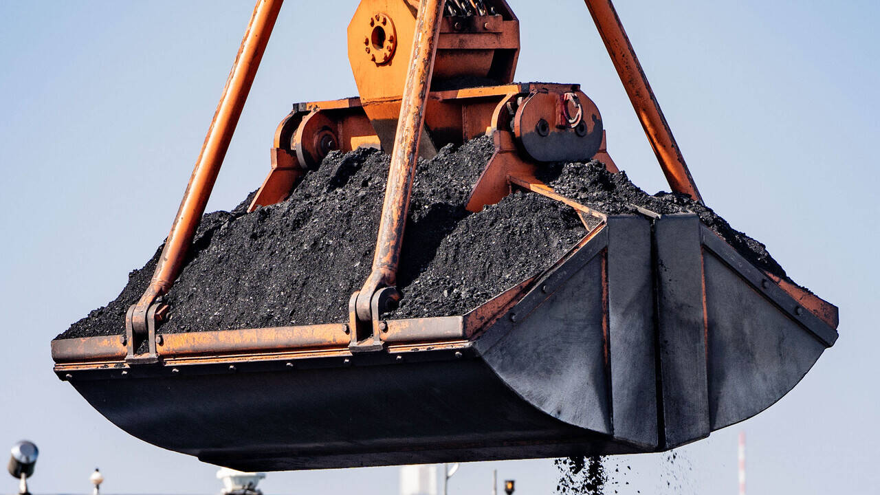 Россия продала Китаю тысячи тонн угля со скидкой