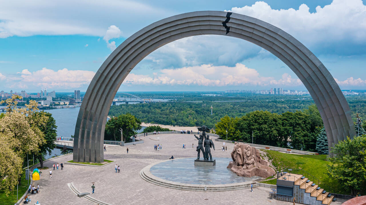В Киеве снесут часть монумента дружбы русских и украинцев