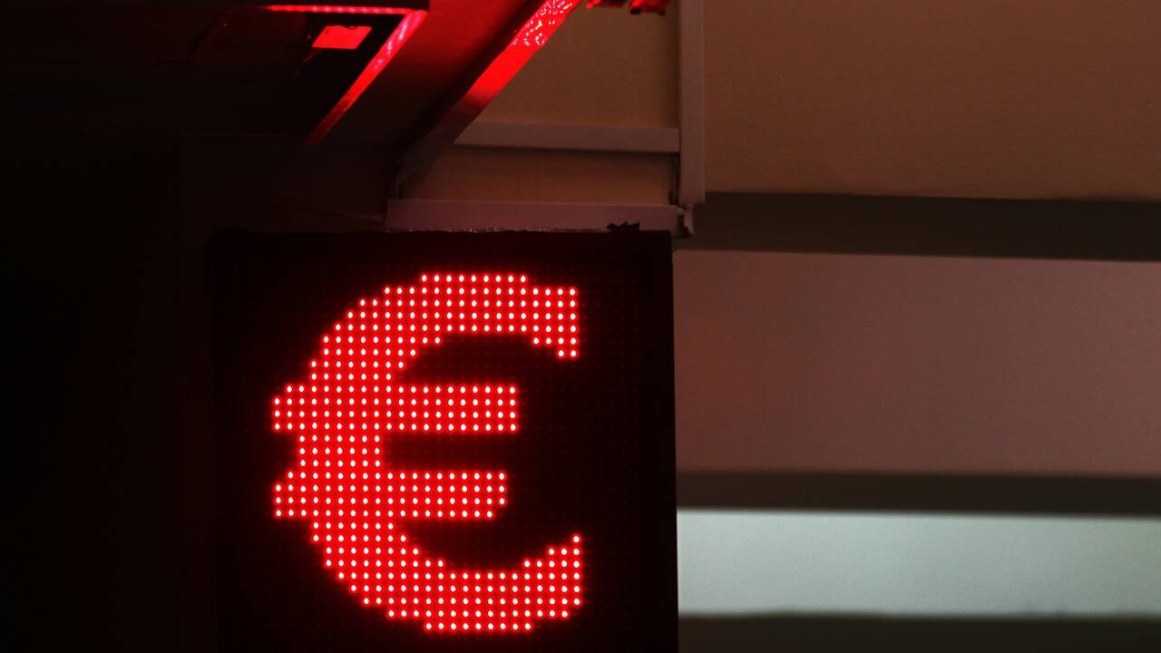 Курс евро упал до 74 рублей