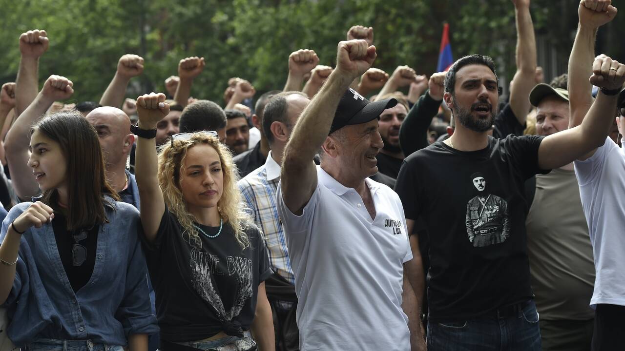 В Ереване начался многотысячный митинг