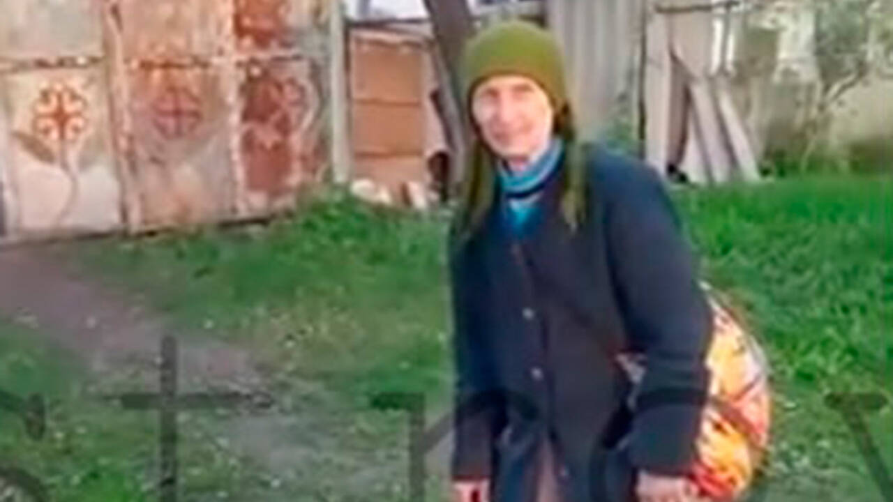 Найдена вышедшая к украинским военным со Знаменем Победы бабушка