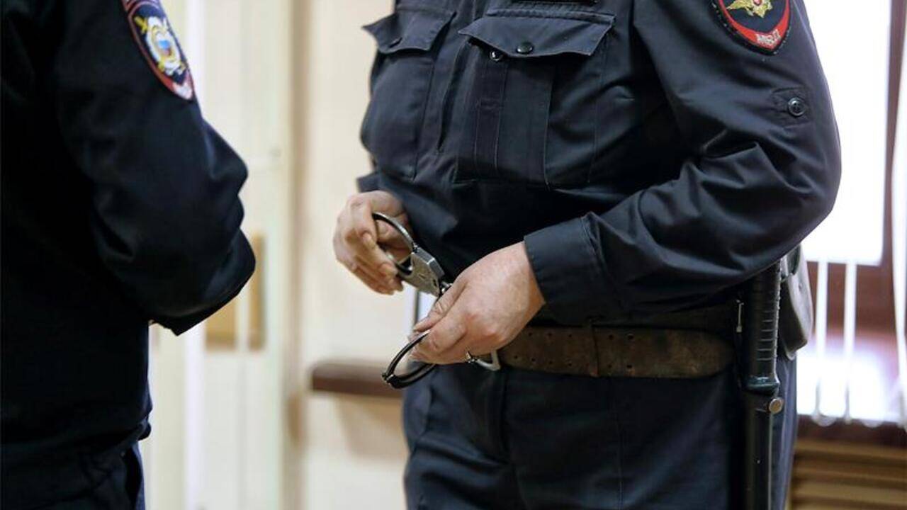 Троих российских полицейских обвинили в получении взятки в миллион рублей