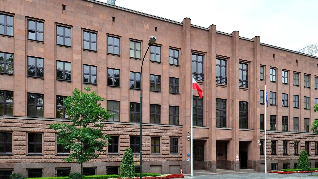 МИД Польши отреагировал на нападение на российского посла в Варшаве