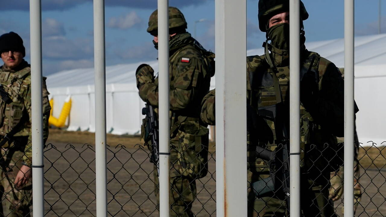 Российский журналист рассказал о планах Киева пропустить в страну солдат Польши