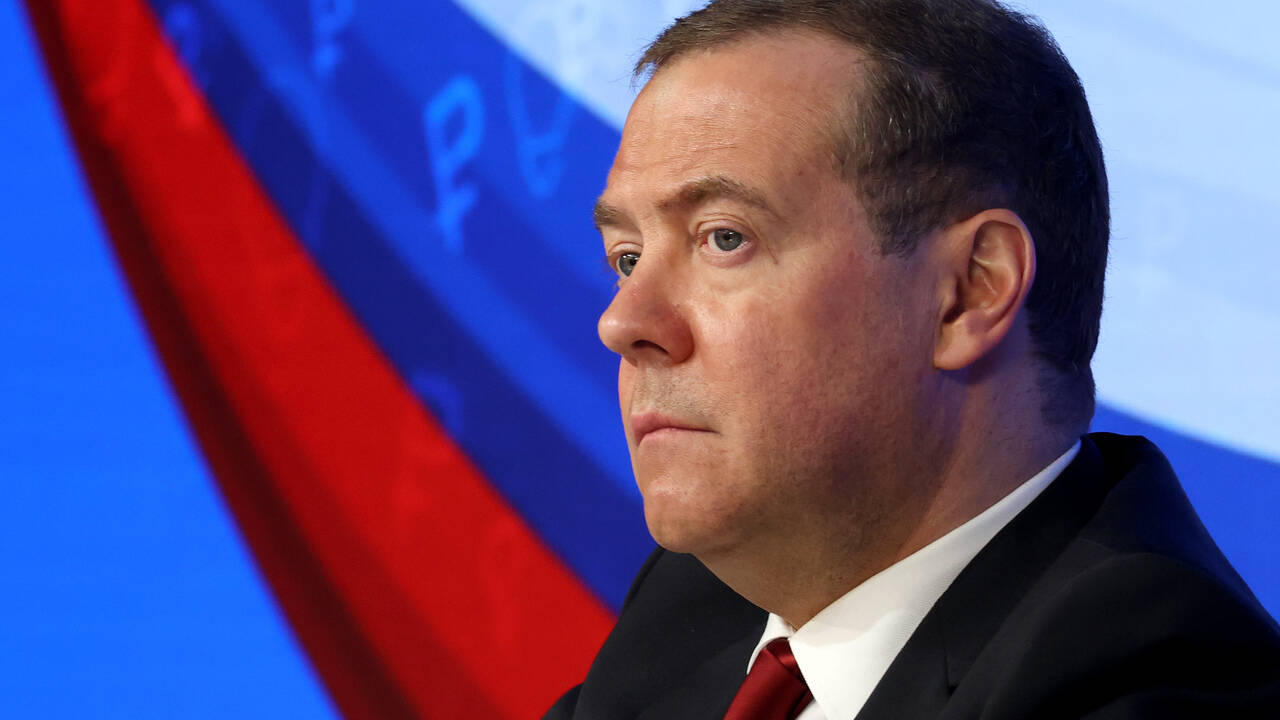 Медведев заявил о желании России развиваться без «военного коммунизма»