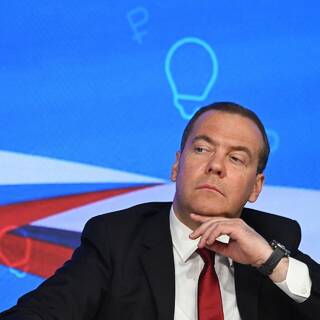 Медведев сравнил обещания ЕС Украине с «ожиданием счастья при коммунизме»