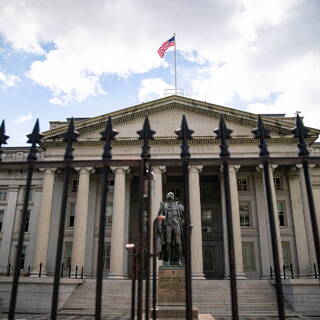 США заморозили российские активы на сотни миллиардов долларов