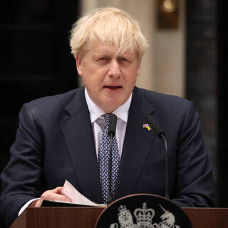 Британский премьер Джонсон заявил об уходе в отставку