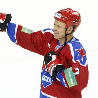 Фетисов оценил признание российского хоккеиста в покупке военного билета