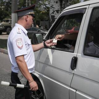 В Запорожской области начали выдавать водителям российские номера