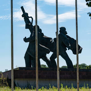 Латвия заявила о готовности к протестам из-за советского памятника