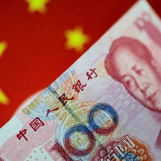 Доллары и евро в российской кубышке захотели заменить юанями