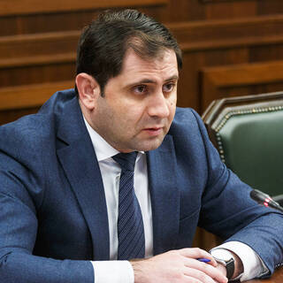 Министр обороны Армении отправился в США