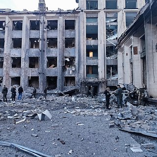 В результате обстрела ВСУ Донецка повреждено здание администрации