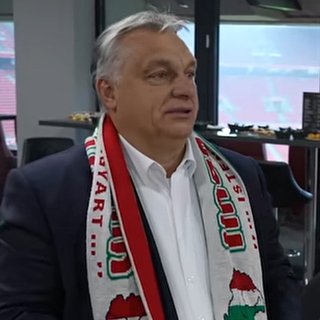 Украина возмутилась шарфом премьера Венгрии