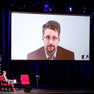 Сноуден получил российский паспорт